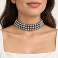 Grey Pearl-Look Choker – Mystique — model image