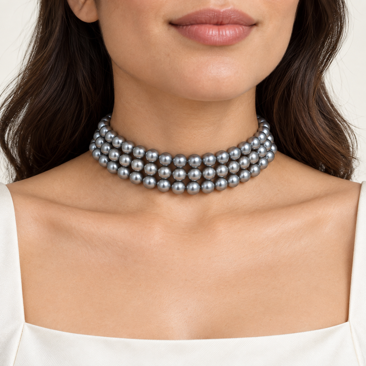 Grey Pearl-Look Choker – Mystique — model image