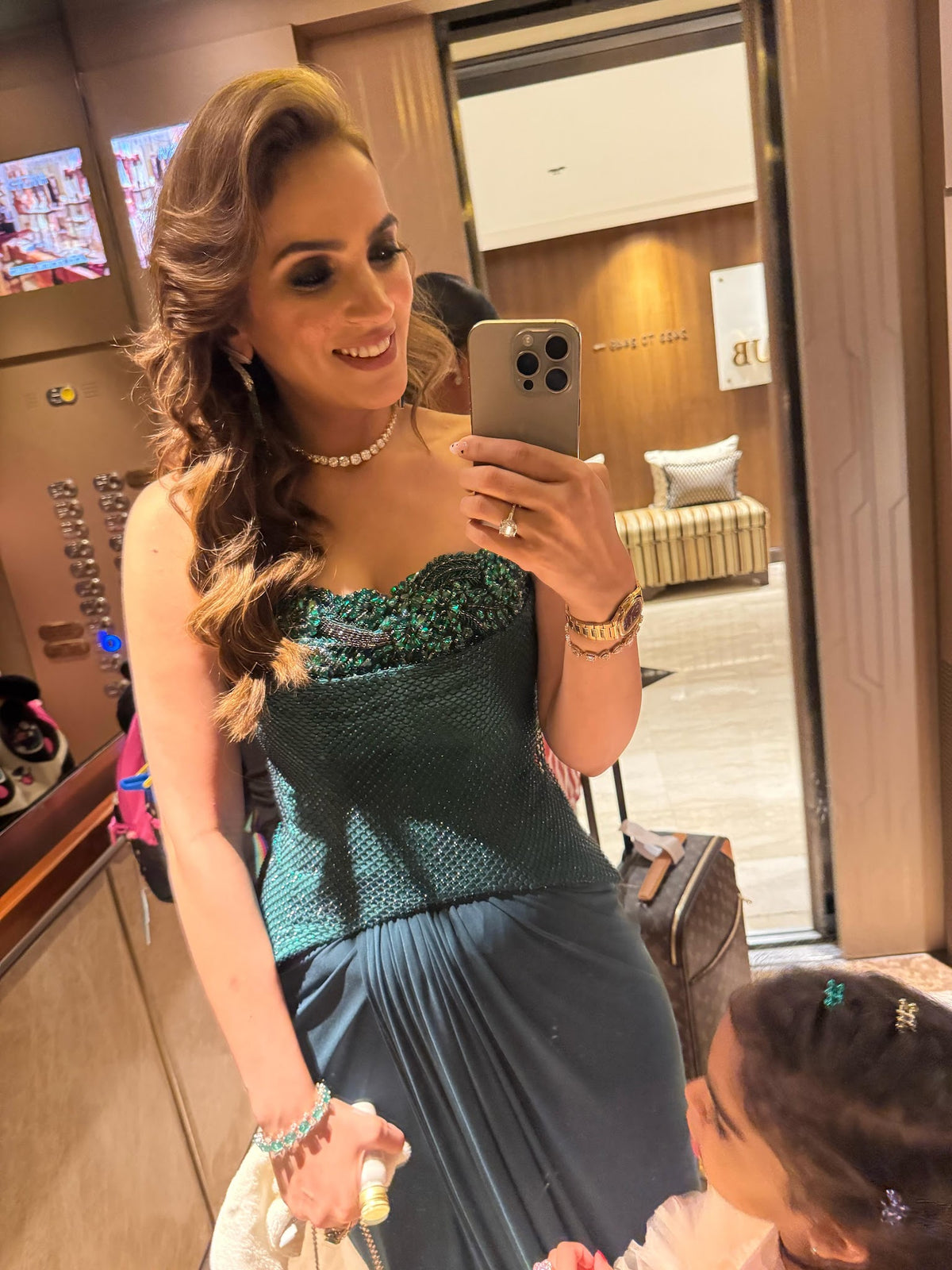 Queen B x Bellissima corset green model view