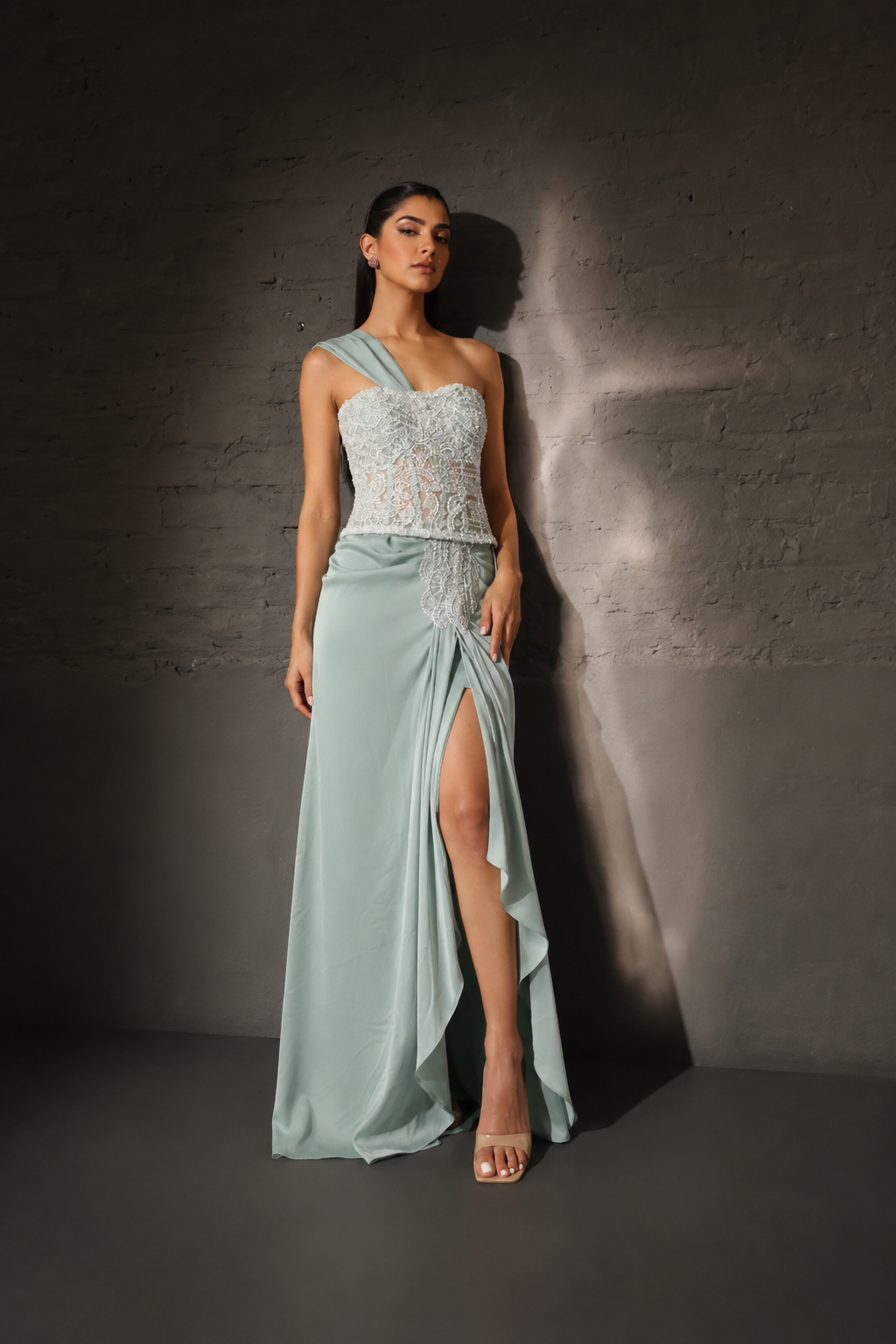 Queen B x Bellissima pearl sari model view